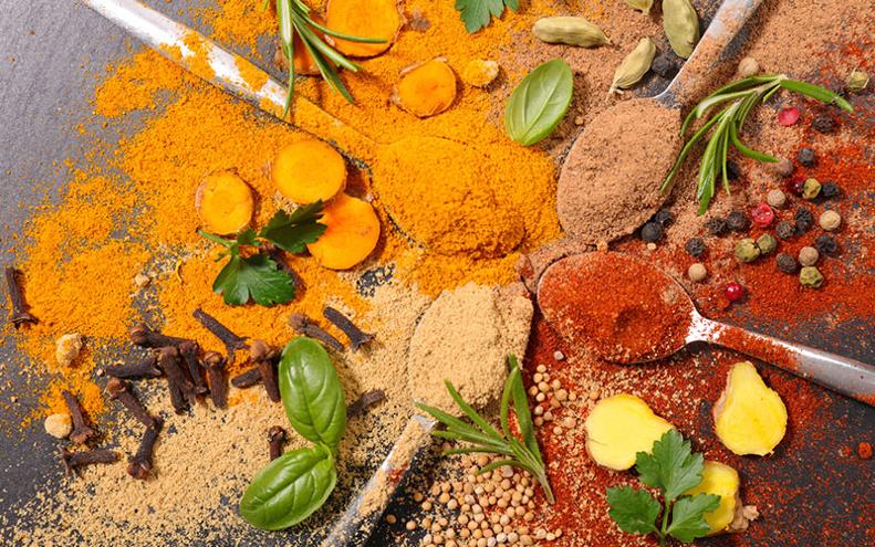 spezie, peperoncino, curcuma, curry, basilico, 