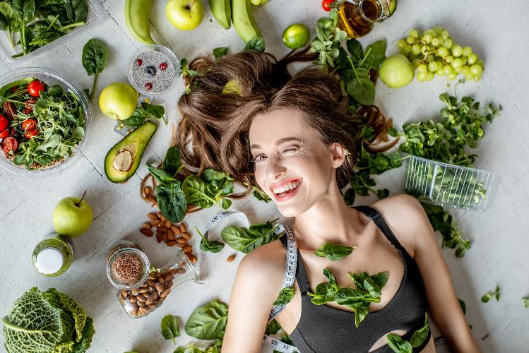 caduta capello, alimentazione capelli, proteggi capelli alimentazione, salute capelli, alimentazione per caduta capelli, vitamine per capelli, integratori per capelli, dieta capelli