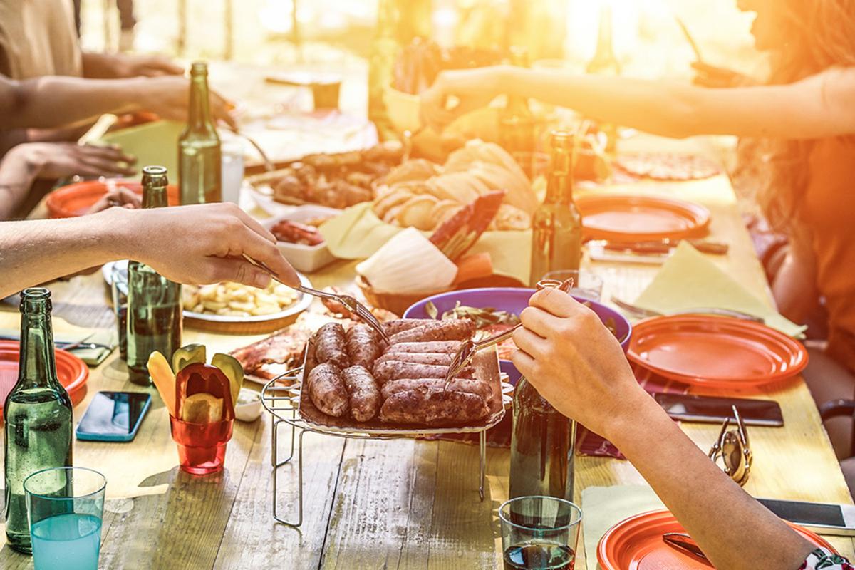 mangiare in compagnia è un rischio per la dieta