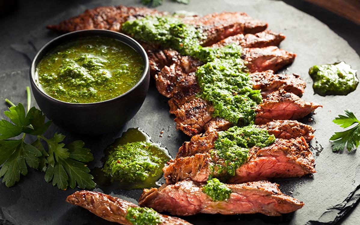 Carne con salsa chimichurri