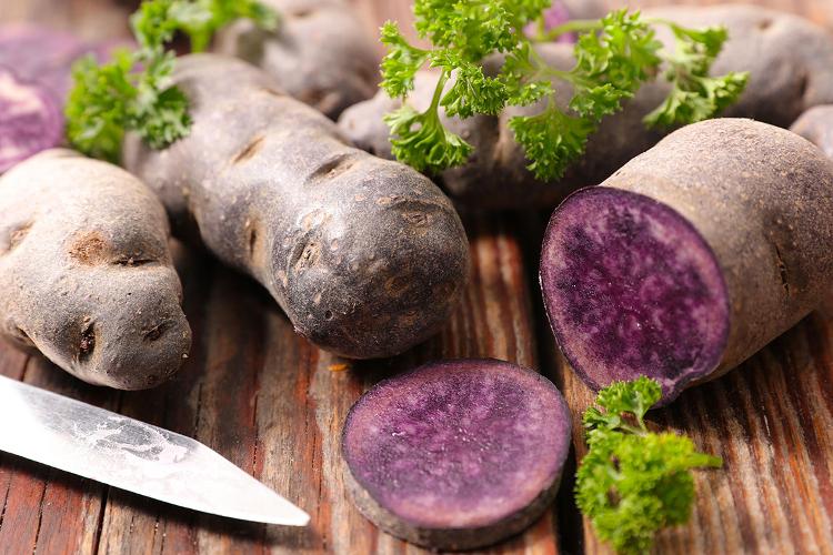 Proprietà e usi in cucina delle patate viola